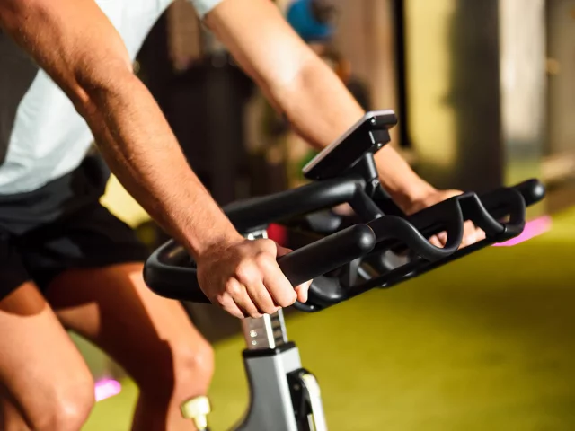 Cyclette e spin bike nel bodybuilding: funzionano per dimagrire?