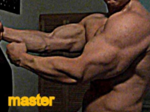 Aumentare, allenare e sviluppare la massa muscolare: i consigli di Master Wallace