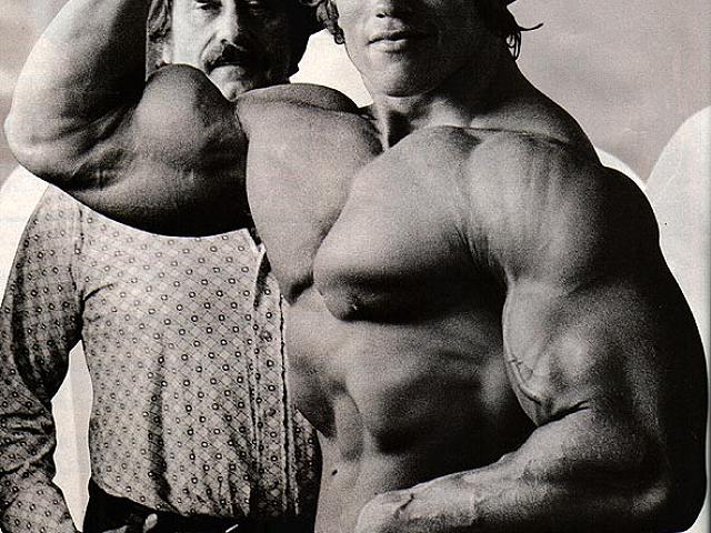 Come sviluppare petto e dorso alla Arnold Schwarzenegger
